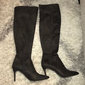 Ninewest high knee Swede boots